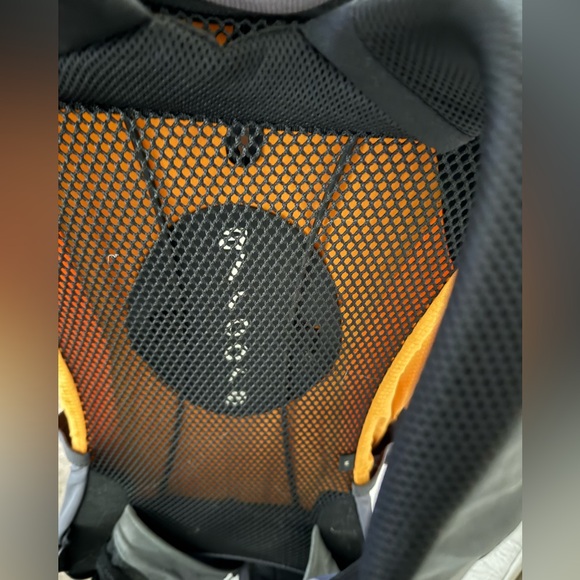 Osprey Stratos backpack,Stratos 24 Airco in an orange and grey colorway. - Picture 10 of 10